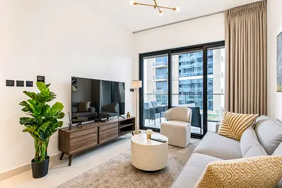 Bingatti Canal 1BR Apartment with Gym & Views