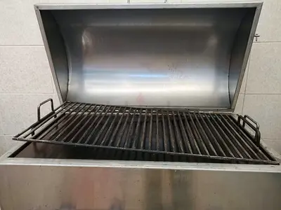 STAINLESS STEEL GAS BARBECUE GRILL