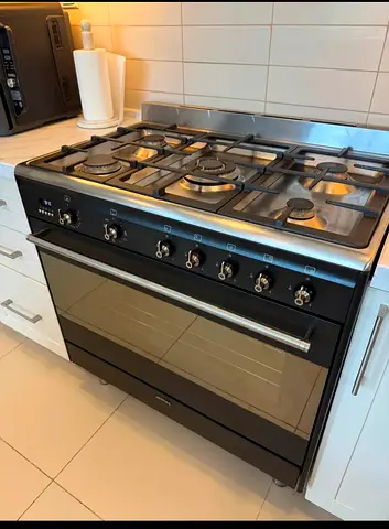 SMEG Black Cooking range premium model