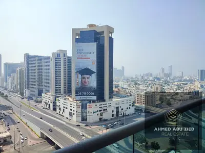 شقة غرفة وصالة مفروشة بالكامل للإيجار السنوي في أبراج السيتي تاور - عجمان، غرفة نوم ماستر، بلكونة، باركينج خاص، سعر مميز، موقع مميز قرب الخدمات .