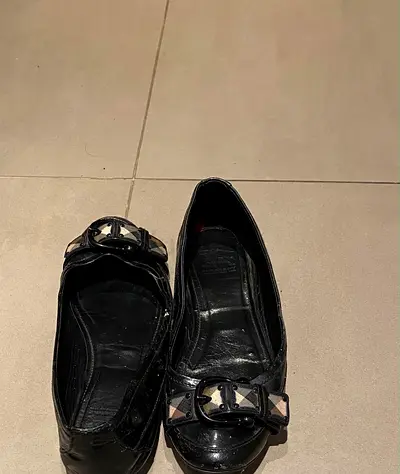 Burberry Black patent leather women's flats