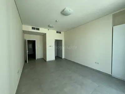 Multiple Cheques | High Floor | Well Maintanined