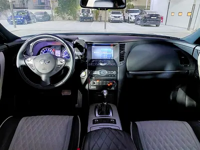 2018 Infiniti QX70 — миниатюра 9