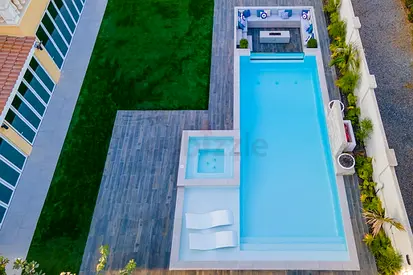 Swimming Pool with Heat & Cool System