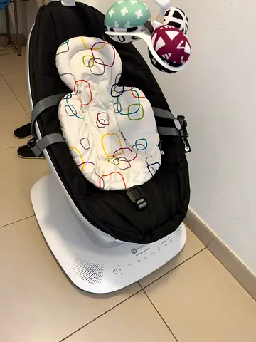 4moms mamaRoo Baby Swing/Rocker in Black with Insert and Mobile