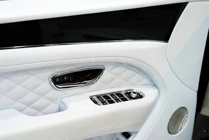2023 Bentley BENTAYGA — миниатюра 11