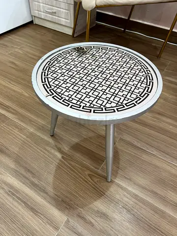 Side peg table