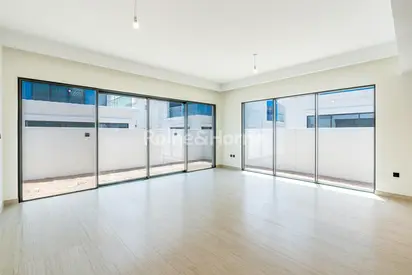 A 5BR with L-shape garden and close to Central Hub
