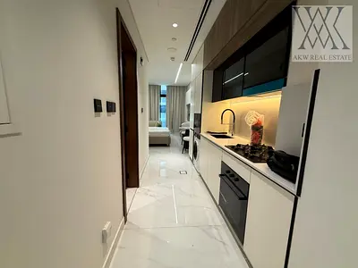 استوديو مفروش | برج سكاي هيلز ريزيدنس 1 | إطلالات على المسبح والمدينة
