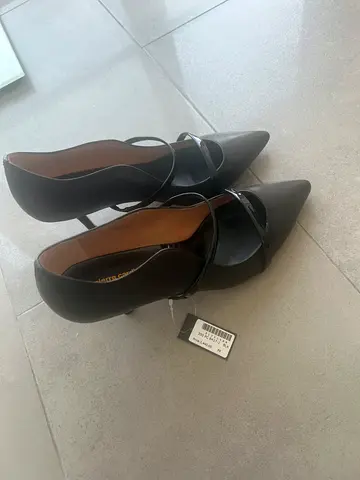 Black pointed-toe slingback heels, brand new with tags, leather