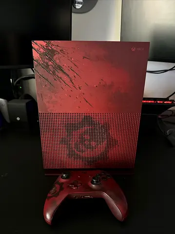 Xbox one Gears of War Edition 600 AED