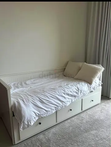 IKEA Wooden daybed with 3 storage drawers (single/twin size frame)