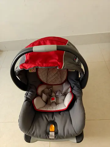 Chicco Infant car seat carrier with Base very good condition rarely used