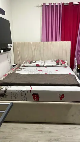 King size bed in excellent condition