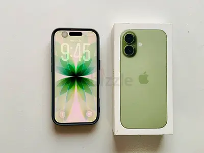 Apple iPhone 17 256GB - AppleCare+ and Apple Warranty - 99% Battery Health – Box, Invoice and Cable