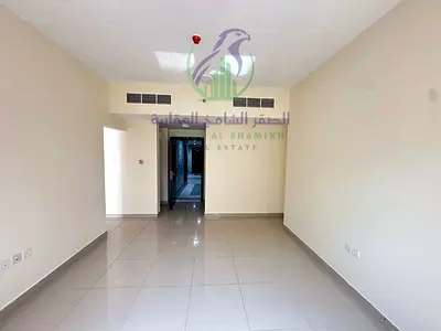 شقة غرفة وصالة و 2 حمام وبلكونة وباركن مجاني للايجار بالمجاز 3 الشارقة مع امكانية الدفع علي 6 شيكات ,