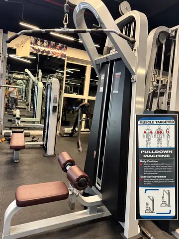 Commercial Lat Pulldown Machine — Good Working Condition