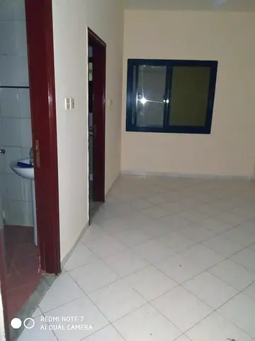 STUDIO FOR EXECUTIVE BACHELORS