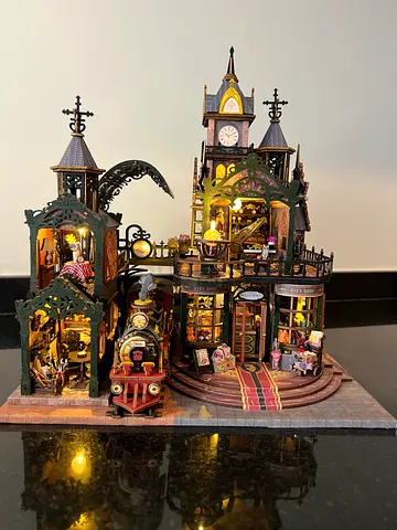 Vintage-style Musical Clockwork Carousel House Decorative Collectible