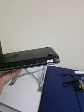 Used HP Laptop - Hinge crack
