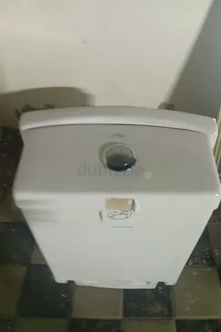 • للبيع طقم مرحاض Rona قطعة واحدة شبه جديد (استخدام شهر واحد لقطة لسرعة البيع)