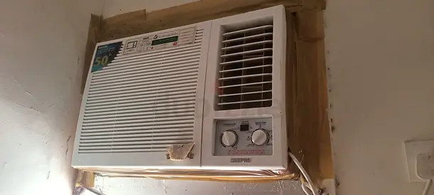 Window air conditioner unit - used, working condition