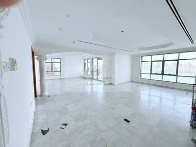 ارقى تلات غرف ماستر وصاله ببلكونتين باطلاله بحريه كامله مع غرفة خادمه وغرفة غسيل وباركن مجانى