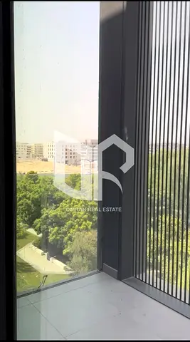 استثمر في الجادة | شقة غرفتين بإطلالة طبيعية ودخل إيجاري 100,000 درهم سنوياً بسعر 1.5 مليون