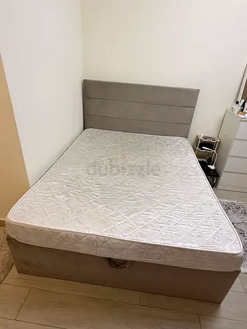 Mattress. Queen size.