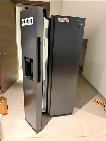 Samsung Side-by-Side Refrigerator With Water Dispenser and ice maker Excellent Condition