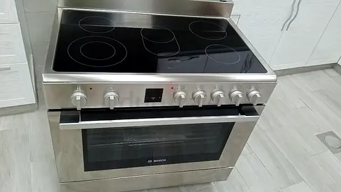 Same as new Bosch Series 8 Premium Ceramic Electric Range Cooker – 90x60 cm Premium German Quality