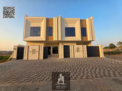 Move-in ready with a fantastic price and no annual fees; super-deluxe finishing. Features two floors plus a roof terrace and 4 master bedrooms.