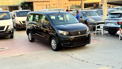 2022 Peugeot Rifter 1.5T L2 (5 Seater) GCC Specs