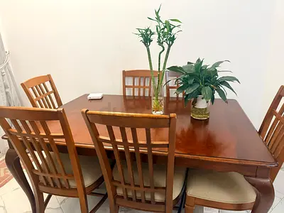 Dining table - excellent condition - American made