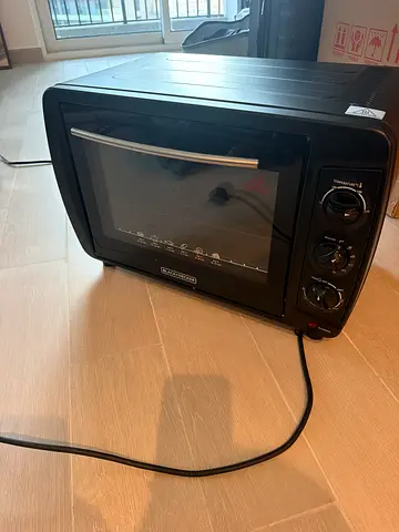 Used Black + Decker toaster oven in good condition