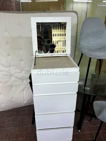 White 5-Drawer Tall Dresser with Flip-Up Mirror