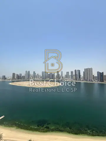 Balcony with sea view • Spacious layout • Built-in wardrobes • Free parking • Distinctive sea view