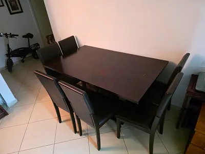 طاولة الطعام مستعمل بحالة ممتازة