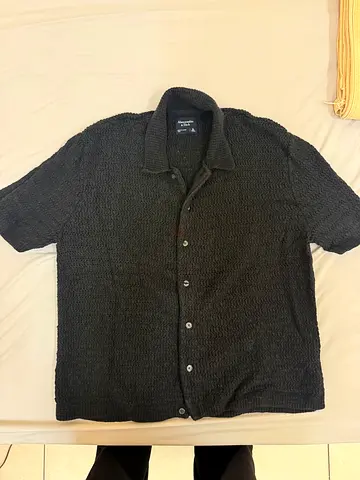 Abercrombie & Fitch Men's black textured knit short-sleeve button-up shirt - XL