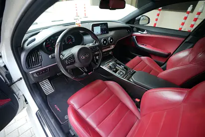 صورة 8 لـ 2020 KIA STINGER