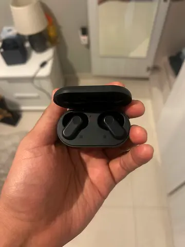 Wireless in-ear Bluetooth earbuds with charging case - good condition. - One Plus Nord buds 2r.