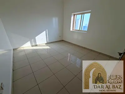 ثاني ساكن، غرفة وصالة بمساحة كبيرة وإطلالة مفتوحة، تكييف مركزي وغاز مركزي، حمام ومطبخ، شقة مميزة في البوطينة بالشارقة.