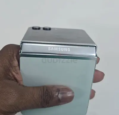 Samsung Flip 5 256GB full clean like brand new