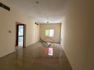 غرفة وصالة بمساحة واسعة مع حمامين مع بلكونة في المطبخ بموقع مميز وهادئ