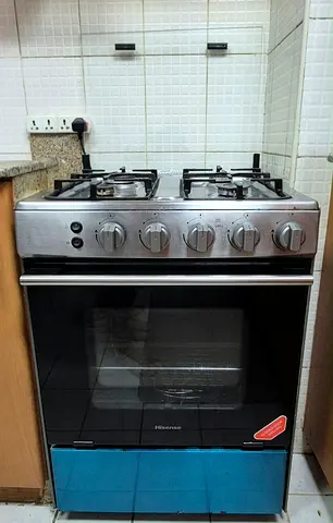 4-burner freestanding gas oven and stove - good condition