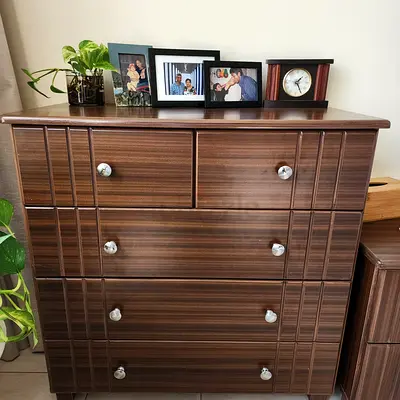 Brown wooden 6-drawer dresser/sideboard in good condition