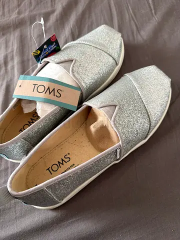 TOMS kids Silver Glitter Slip-On Shoes - Brand New SIZE 35