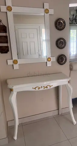 Entry console with mirror