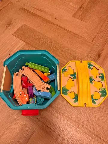Hape Dinosaur Train Bucket Set (27 Pieces)