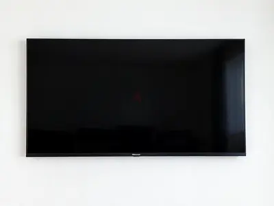 Hisense 65-inch Smart LED TV -Screen,Display Damaged